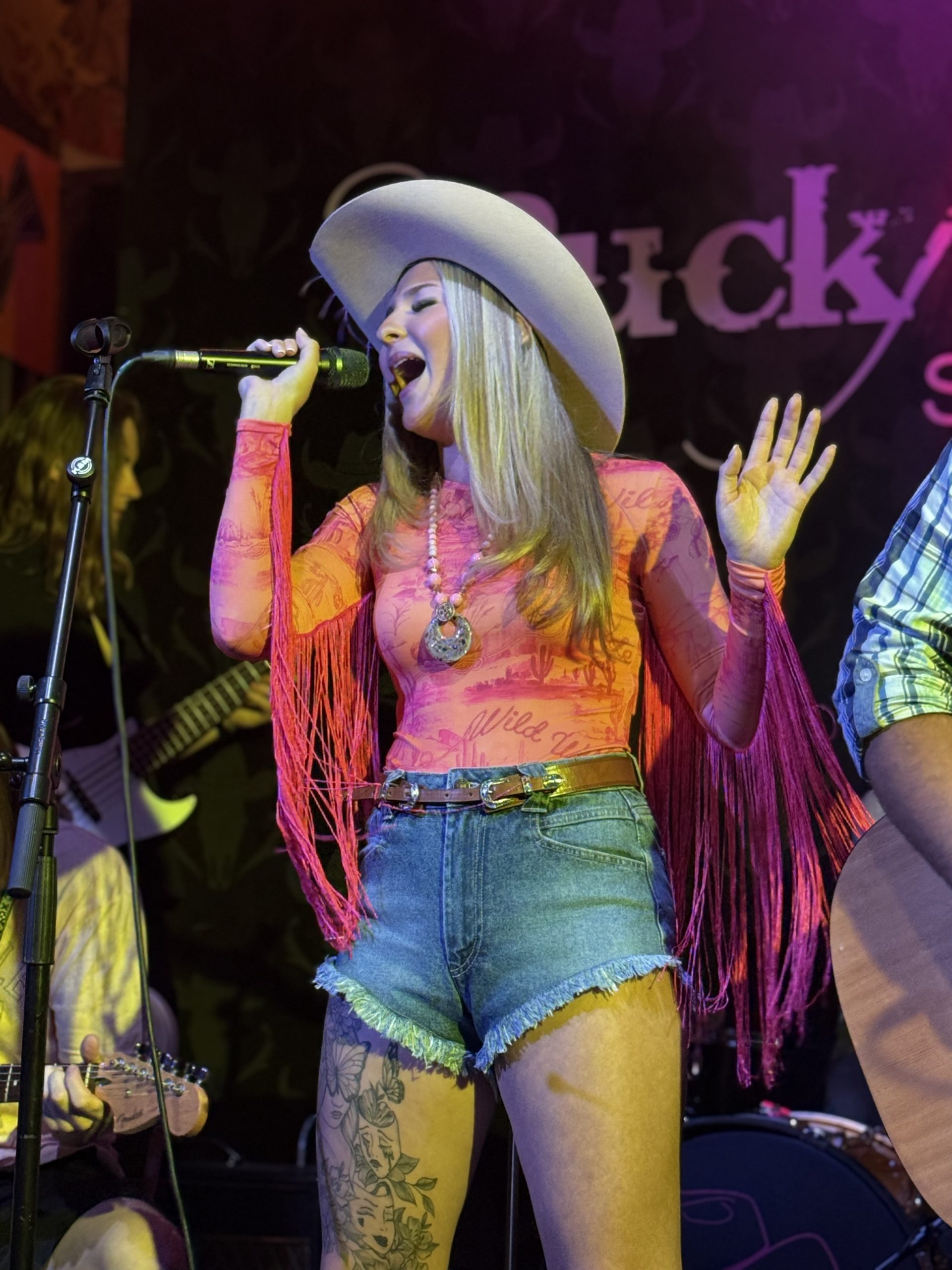 Olivia-Lynn-2 Olivia Lynn singing